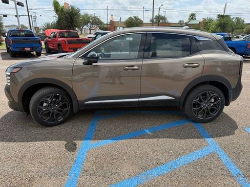 New 2026 Nissan Kicks SR w/ SR Premium Package FWD image 4