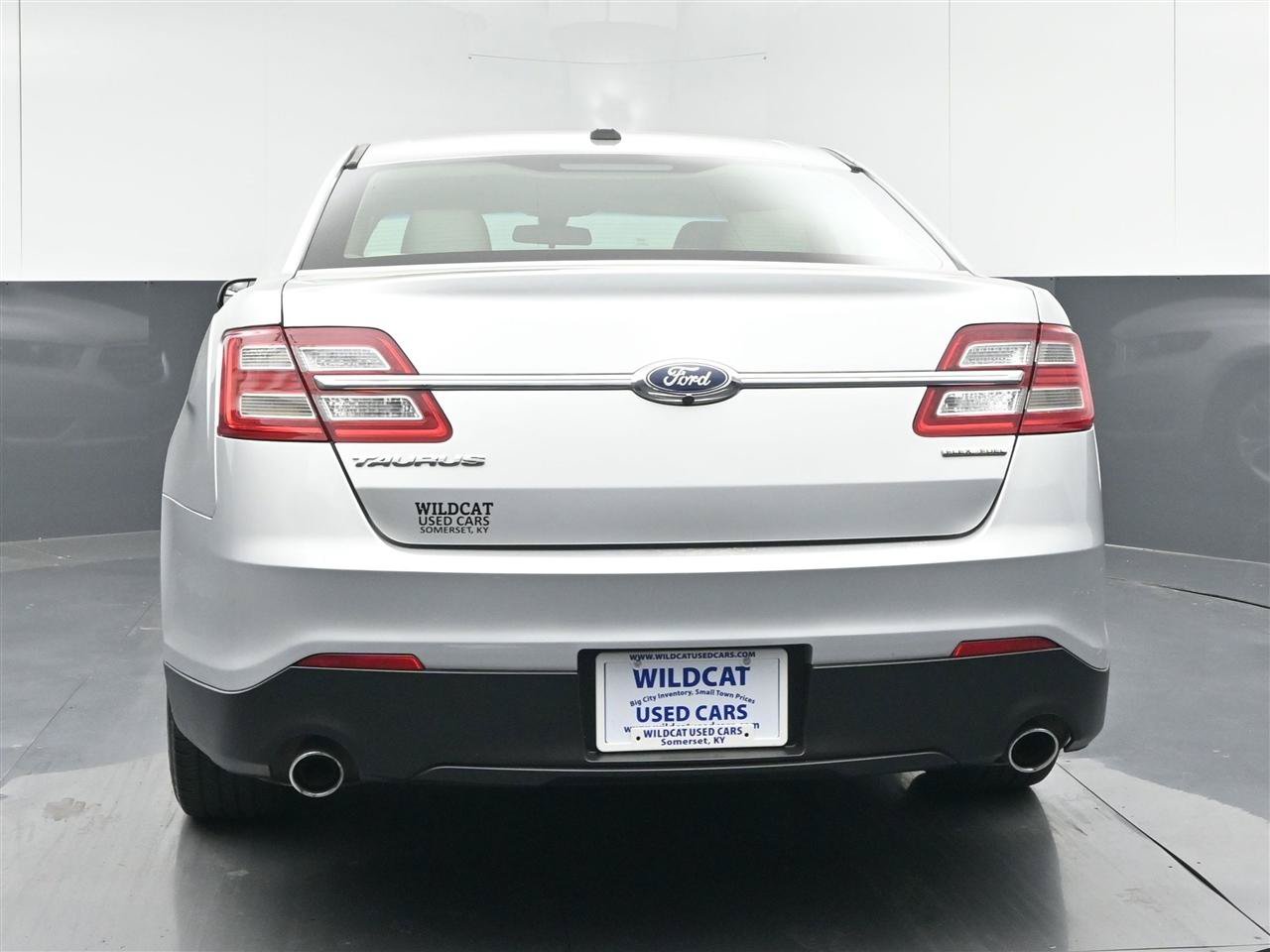 Used 2019 Ford Taurus SE FWD image 6