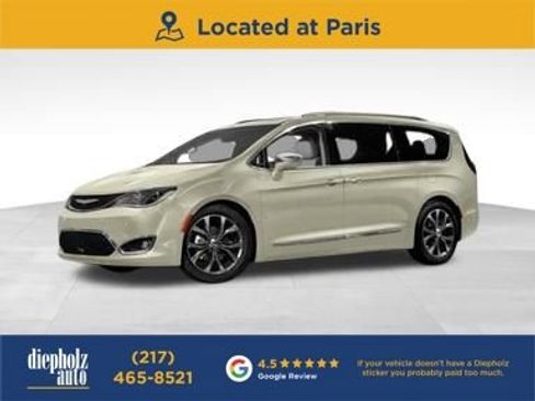 Used 2017 Chrysler Pacifica Touring-L FWD image 1