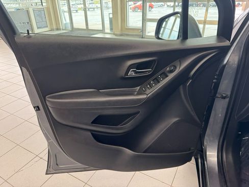 Used 2015 Chevrolet Trax LT image 9