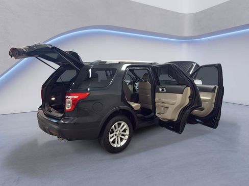 Used 2015 Ford Explorer XLT w/ Equipment Group 202A AWD/4WD image 14