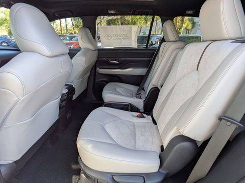 New 2026 Toyota Grand Highlander MAX Limited image 15