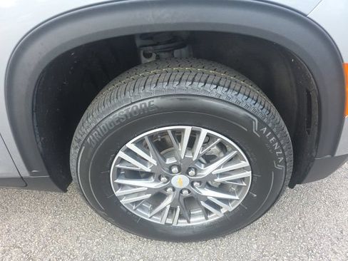 Used 2025 Chevrolet Traverse LT AWD/4WD image 12