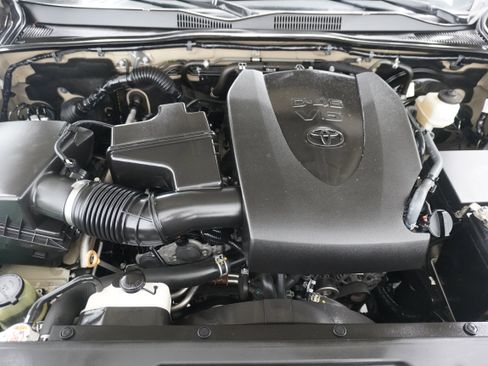 Used 2019 Toyota Tacoma SR5 RWD image 24