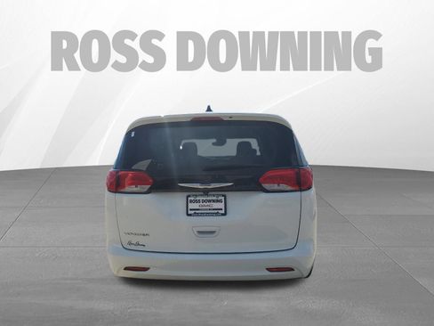 Used 2023 Chrysler Voyager LX FWD image 8