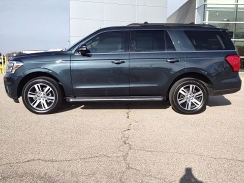 Used 2023 Ford Expedition XLT image 2