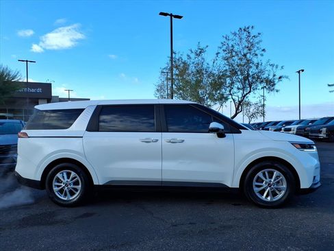 Used 2024 Kia Carnival LX image 7