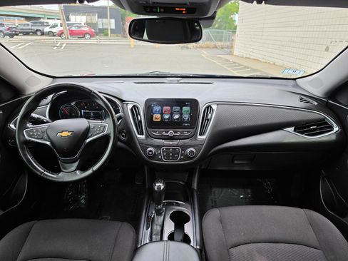 Used 2018 Chevrolet Malibu Hybrid w/ Driver Confidence Package FWD image 15