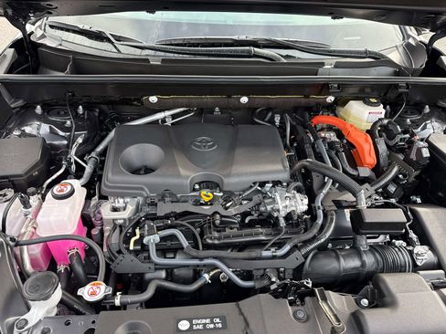 Used 2025 Toyota RAV4 XLE image 9