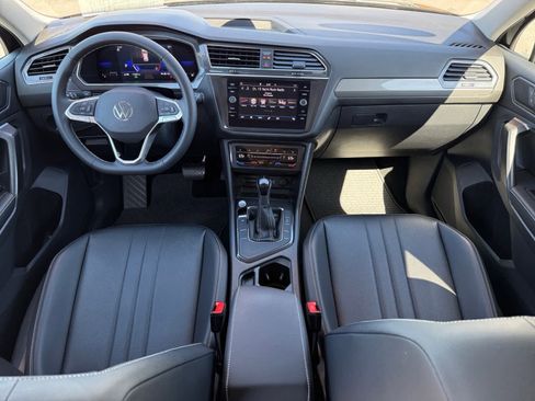 Used 2023 Volkswagen Tiguan SE image 12