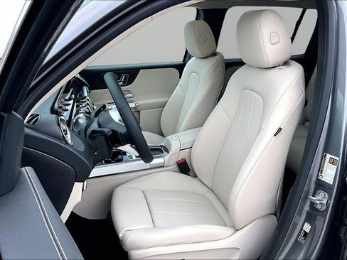 New 2026 Mercedes-Benz GLB 250 4MATIC image 12