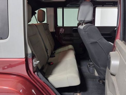 Used 2007 Jeep Wrangler Unlimited Sahara w/ Dual Top Group RWD image 13