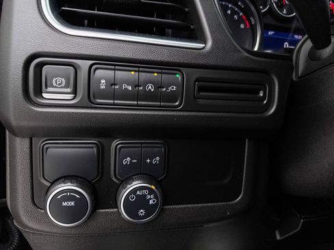 Used 2021 Chevrolet Suburban LS image 7