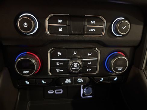 Used 2021 Chevrolet Tahoe Z71 w/ Rear Media and Nav Package image 27