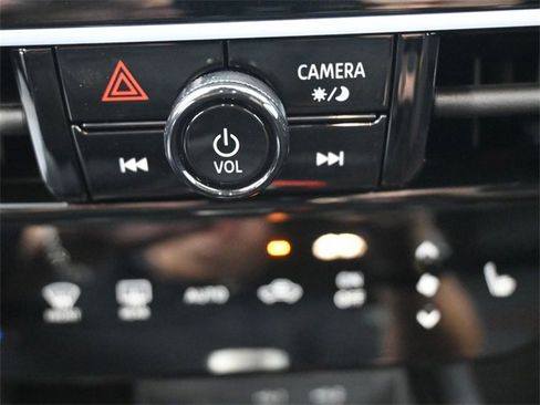 New 2025 Nissan Kicks SR w/ SR Premium Package image 4