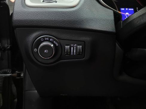 Used 2019 Jeep Compass Latitude w/ Cold Weather Group AWD/4WD image 28