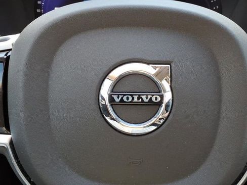 Used 2025 Volvo XC60 B5 Plus AWD/4WD image 17