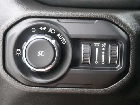 Used 2021 Jeep Wrangler Unlimited Sahara AWD/4WD image 29