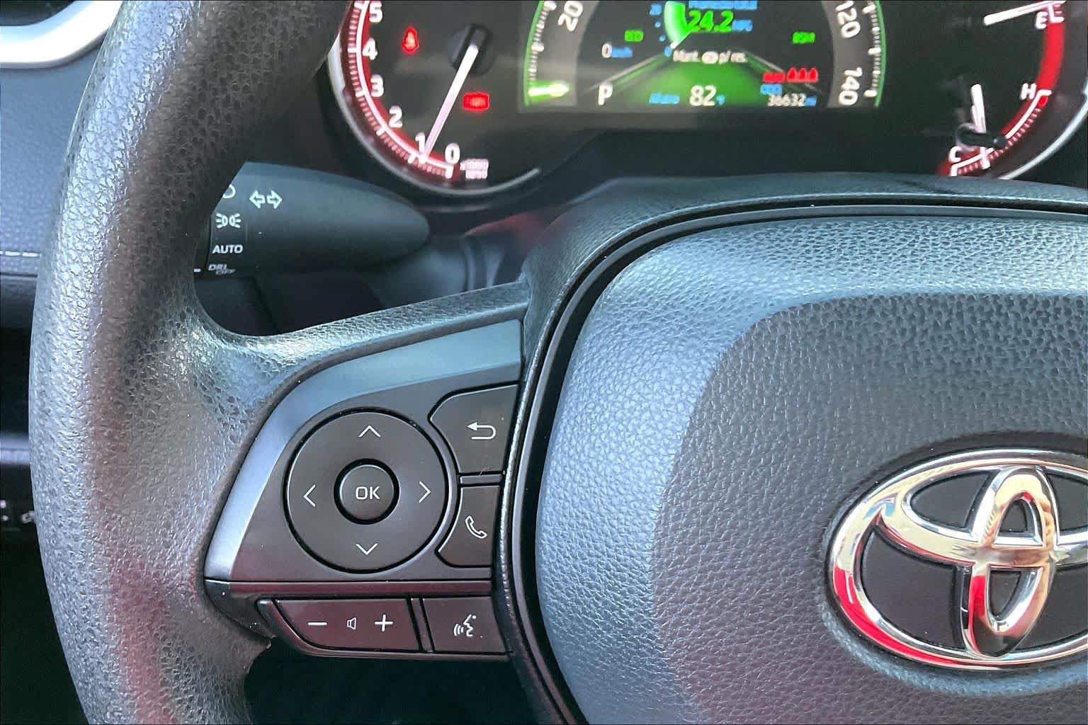 Used 2025 Toyota RAV4 XLE FWD image 23