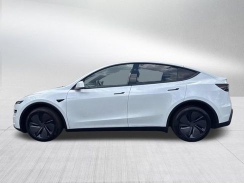 Used 2026 Tesla Model Y 2WD image 8