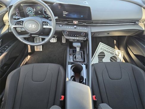 Certified 2025 Hyundai Elantra SEL image 13