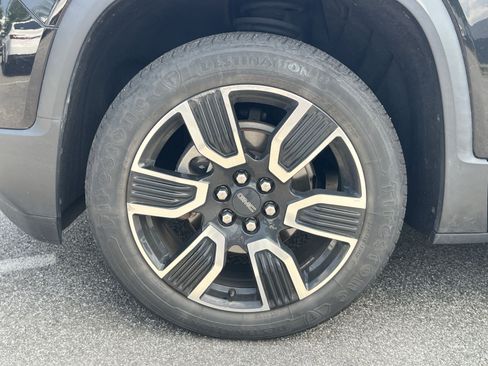 Used 2019 GMC Acadia SLT w/ Black Edition FWD image 12