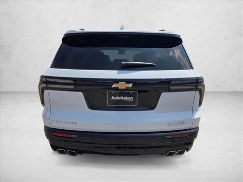 New 2026 Chevrolet Traverse High Country w/ LPO, Floor Liner Package FWD image 8