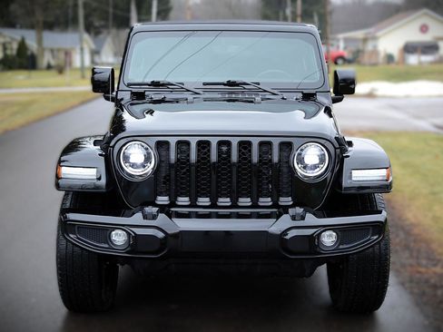 Used 2023 Jeep Wrangler Unlimited Sahara image 34