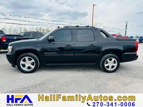 Used 2011 Chevrolet Avalanche LS w/ Convenience Package RWD image 2