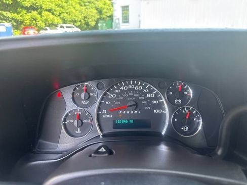 Used 2017 Chevrolet Express 2500 RWD image 17