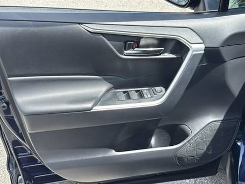 Used 2025 Toyota RAV4 XLE FWD image 15