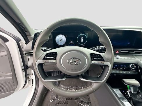 Certified 2023 Hyundai Elantra SEL w/ Convenience Package FWD image 11