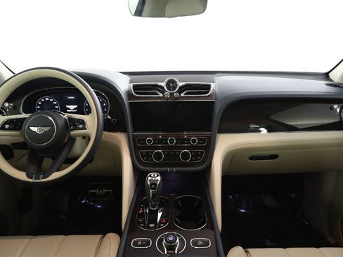 Used 2021 Bentley Bentayga image 3