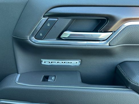 Used 2025 GMC Sierra 1500 Elevation w/ Elevation Premium Package image 18