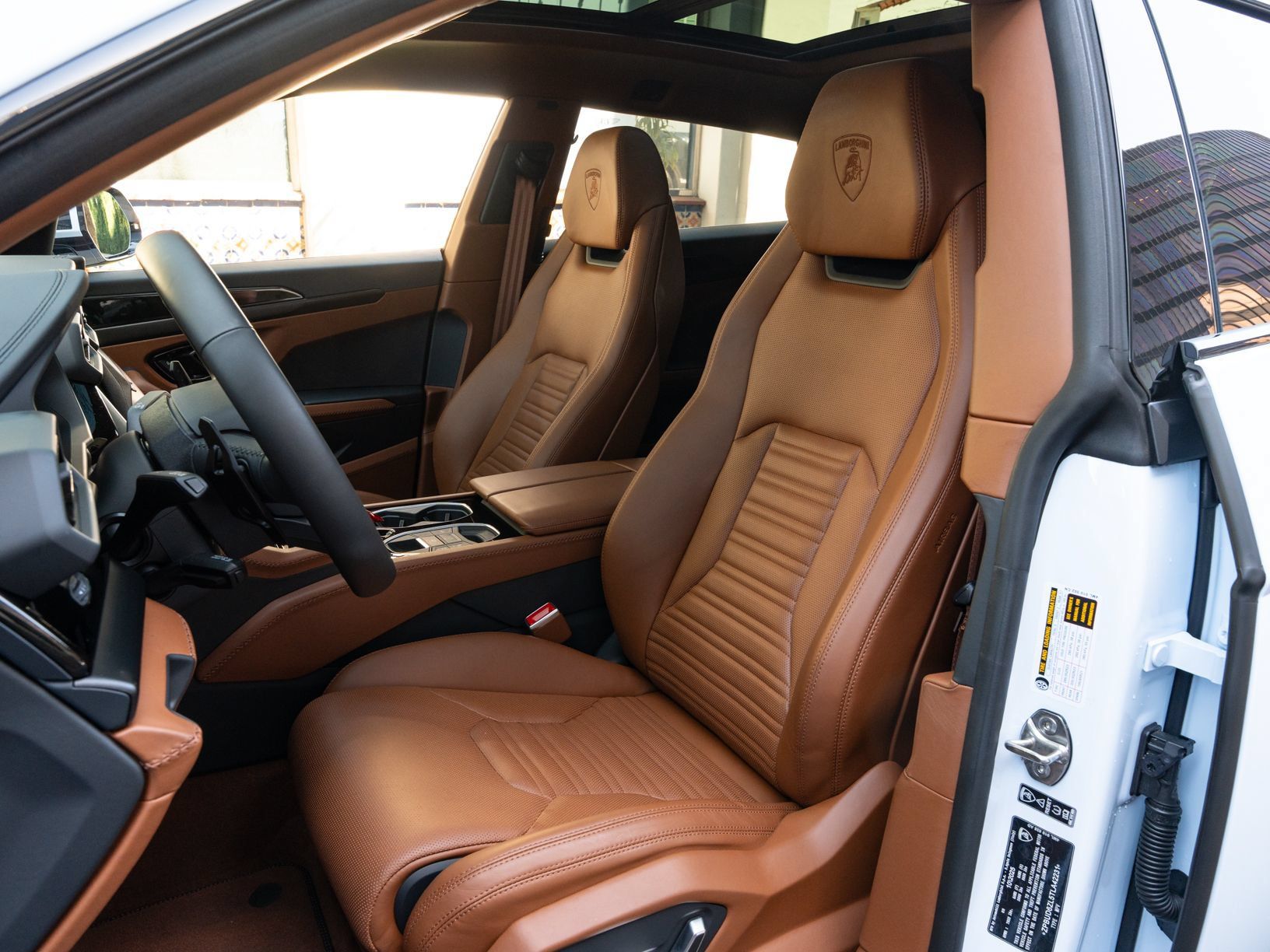 Used 2026 Lamborghini Urus SE AWD/4WD image 36