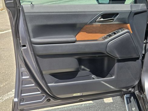 Used 2025 Lexus GX 550 w/ Cold Area Package AWD/4WD image 10