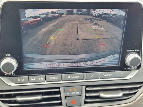 Used 2024 Nissan Altima 2.5 SV FWD image 16
