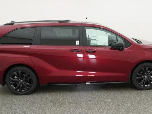 New 2026 Toyota Sienna XSE FWD image 11