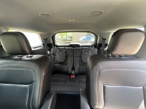 Used 2023 Ford Explorer XLT w/ Equipment Group 202A AWD/4WD image 19