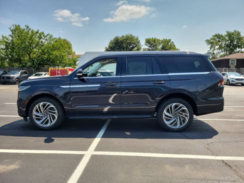 New 2026 Lincoln Navigator Premiere AWD/4WD image 7