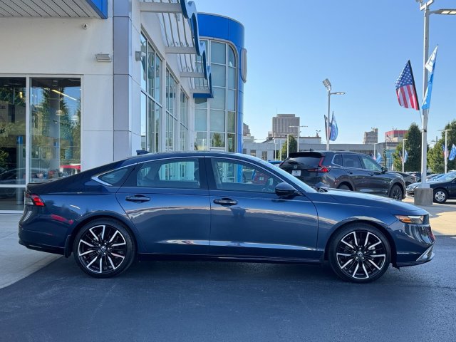 Used 2025 Honda Accord Touring image 2