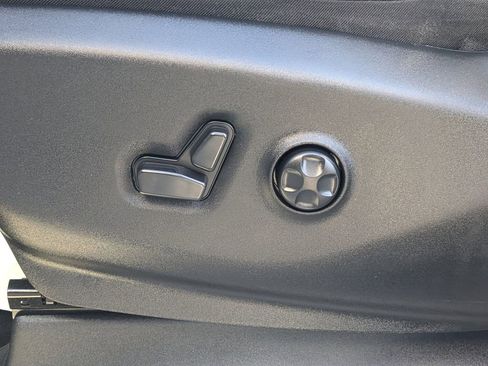 Certified 2024 Chrysler Pacifica Select image 23