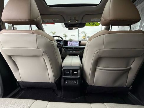Certified 2025 Nissan Murano Platinum w/ Cargo Package AWD/4WD image 14