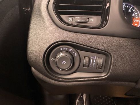 Used 2018 Jeep Renegade Altitude image 20