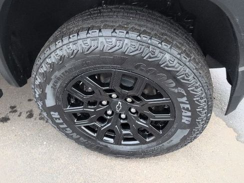 Used 2023 Chevrolet Colorado Trail Boss w/ Technology Package image 13