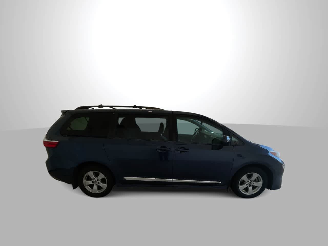 Used 2020 Toyota Sienna LE w/ Protection Package FWD image 9
