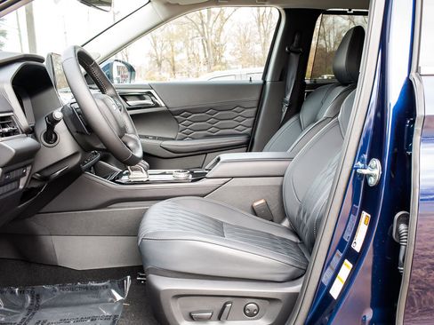 Used 2025 Mitsubishi Outlander SEL image 17