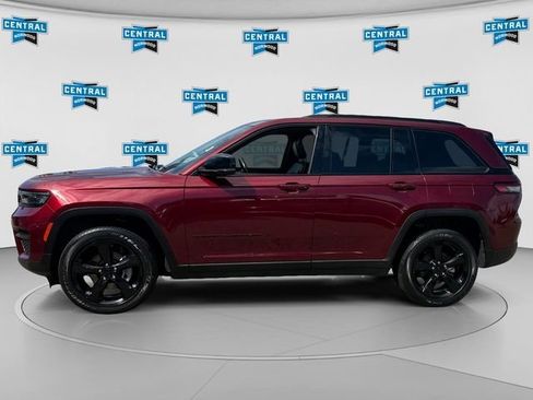 Used 2023 Jeep Grand Cherokee Altitude AWD/4WD image 3