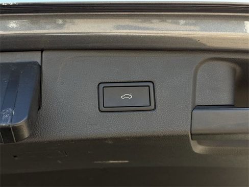 Certified 2022 Volkswagen Atlas SE w/ Panoramic Sunroof Package image 30