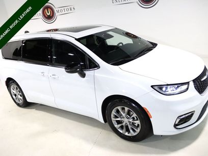 Used 2026 Chrysler Pacifica Limited